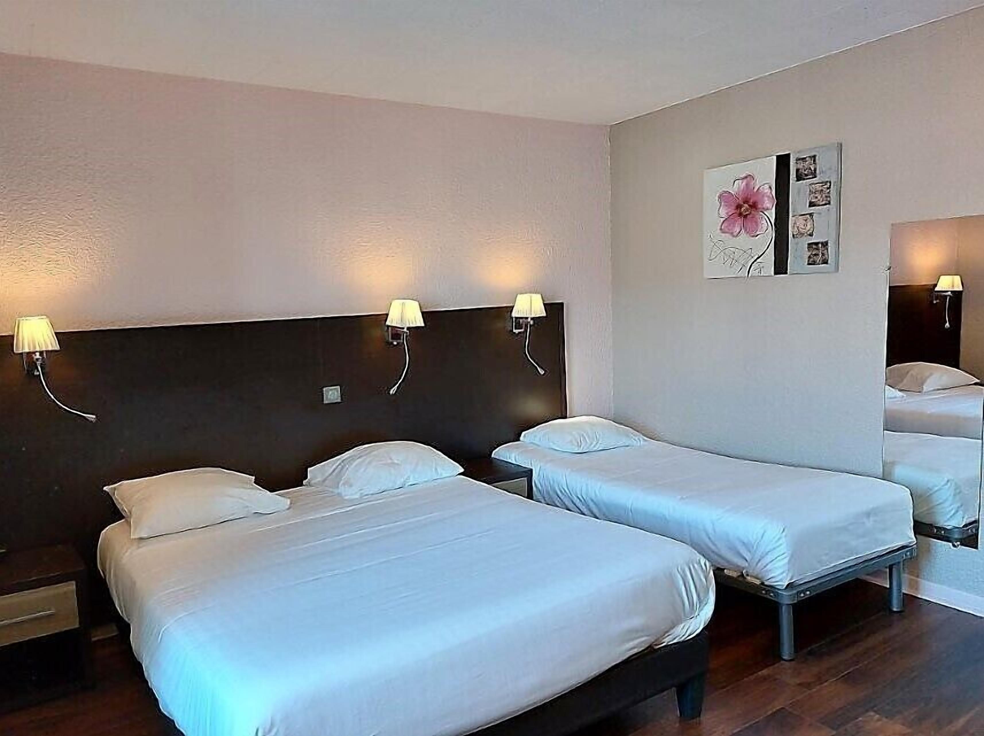 standard triple room, ensuite, river view (chambre triple) | 1 bedroom, premium bedding, memory-foam beds, minibar