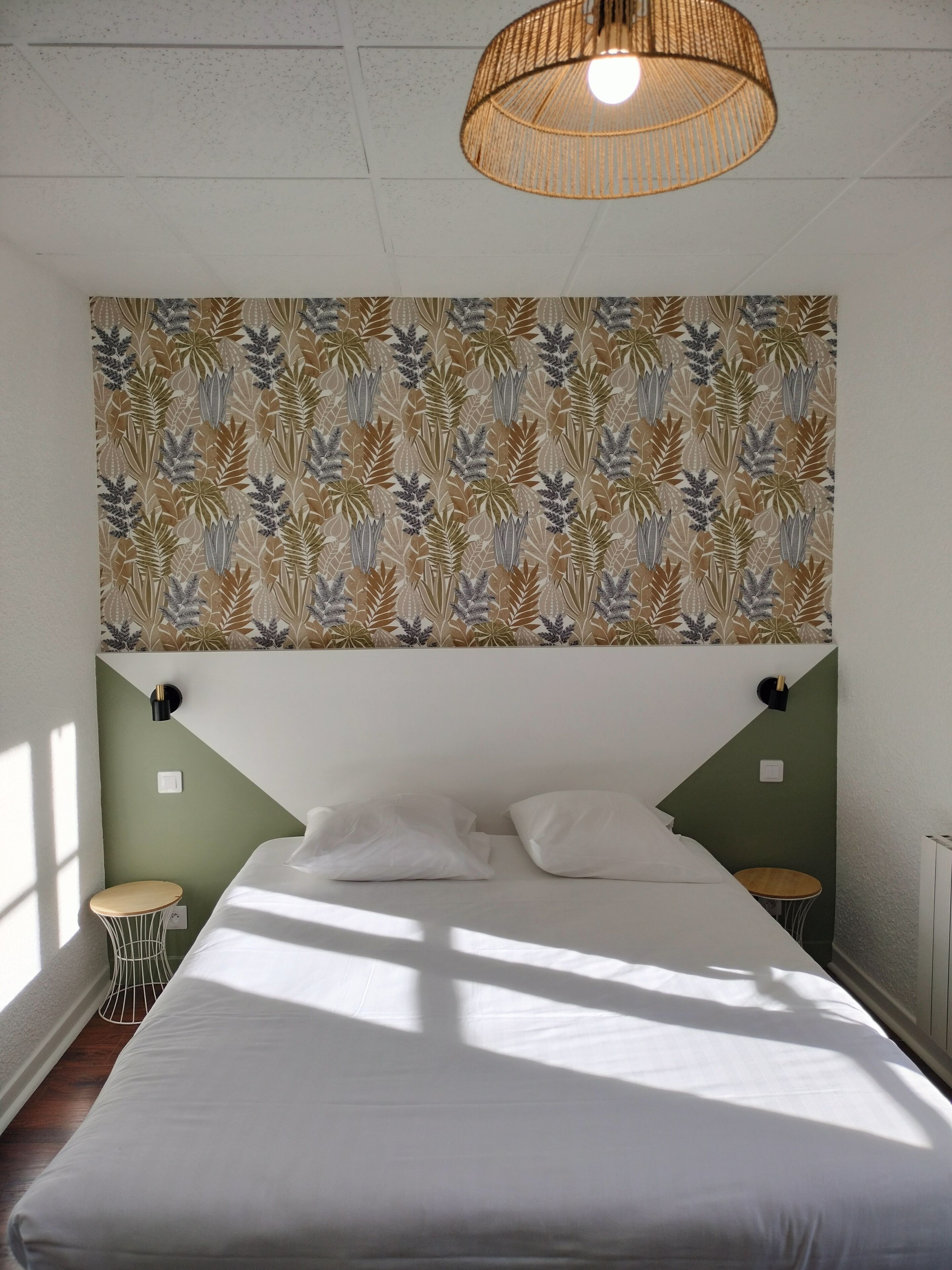 standard double room, ensuite, river view (chambre double) | 1 bedroom, premium bedding, memory-foam beds, minibar