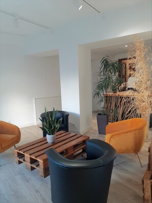 Bar (on property) - Hôtel Le Château (Tournon-sur-Rhone)