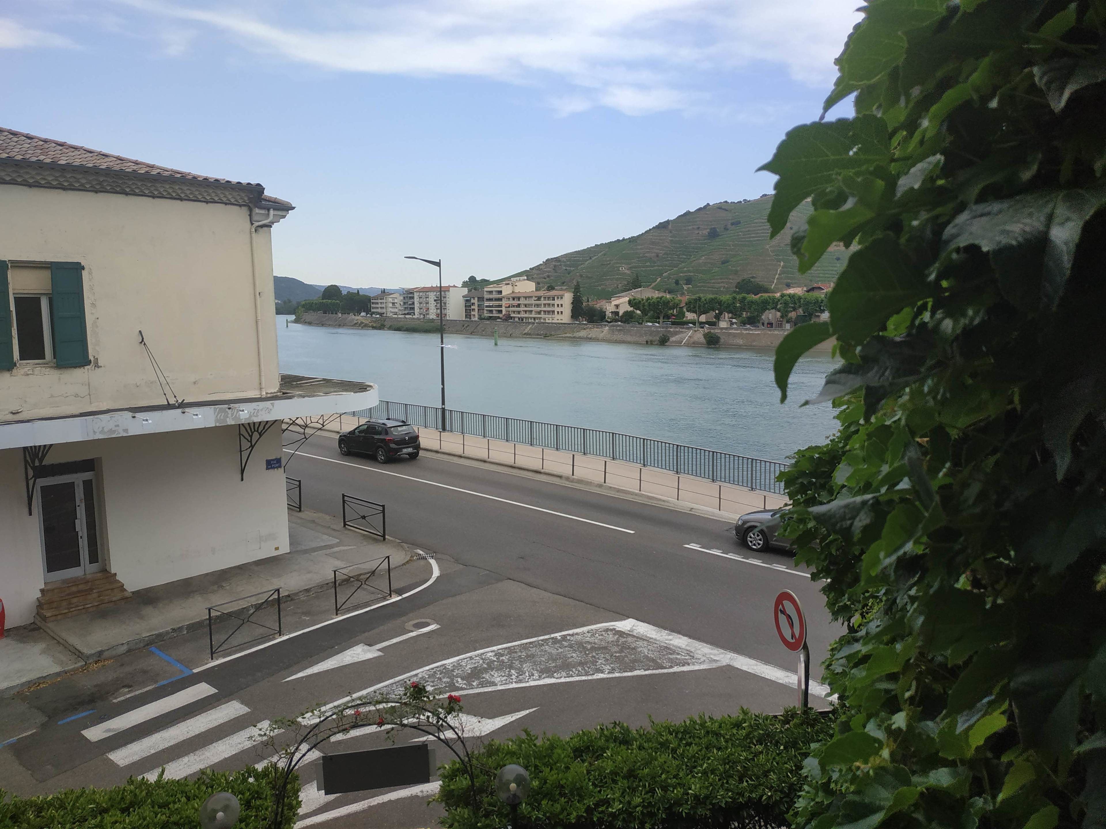 standard suite, ensuite, city view (chambre quadruple) | view from room