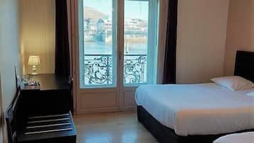 Standard-Dreibettzimmer, mit Bad, Flussblick (CHAMBRE TRIPLE)