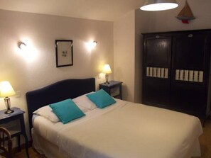 Free cots/infant beds, rollaway beds, free WiFi