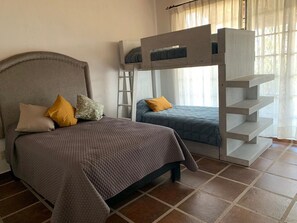 Family House, 3 Bedrooms, Terrace, Lagoon View | 3 bedrooms, individually decorated, soundproofing, iron/ironing board - Casa Tulipan (San Miguel de Allende)