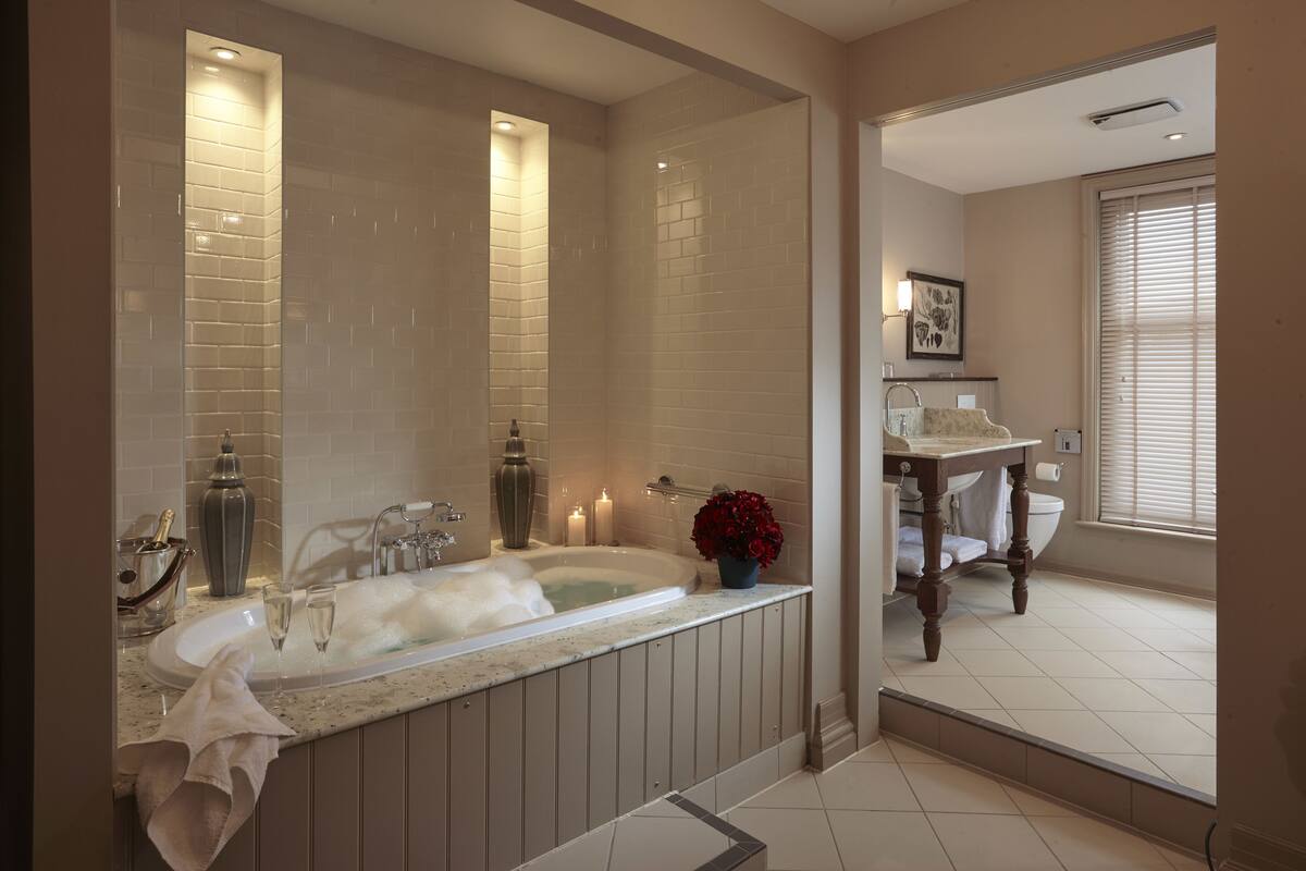 executive room | bathroom | rainfall showerhead, free toiletries, hair dryer, bathrobes