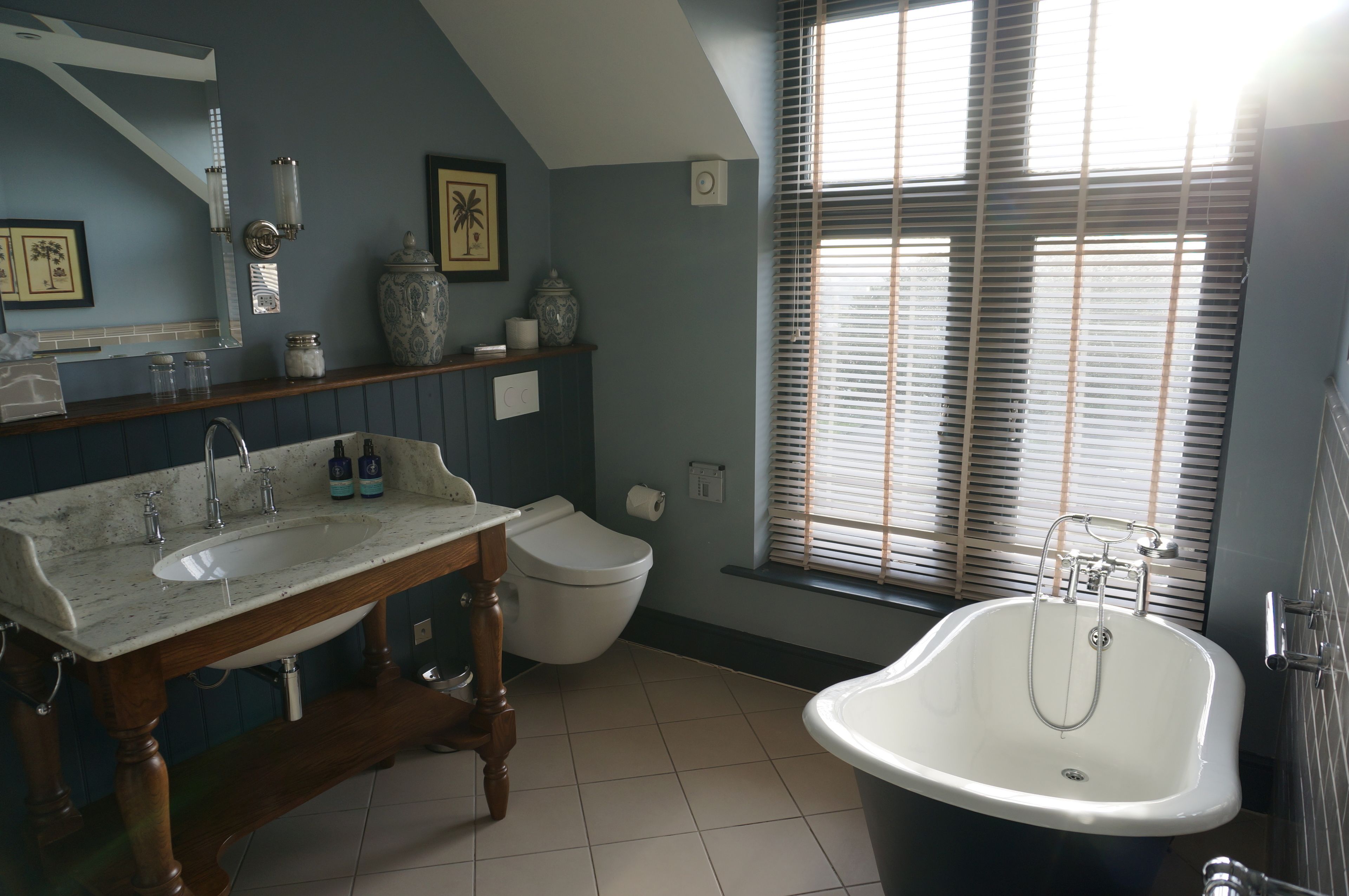 club room | bathroom | rainfall showerhead, free toiletries, hair dryer, bathrobes