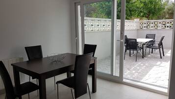 House, 2 Bedrooms | Living room