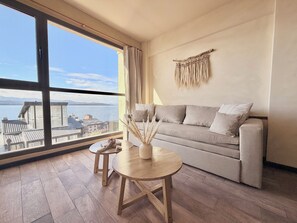 Design Apartment, Lake View | Living area