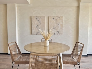 Appartement Design, vue sur le lac | Salle à manger
