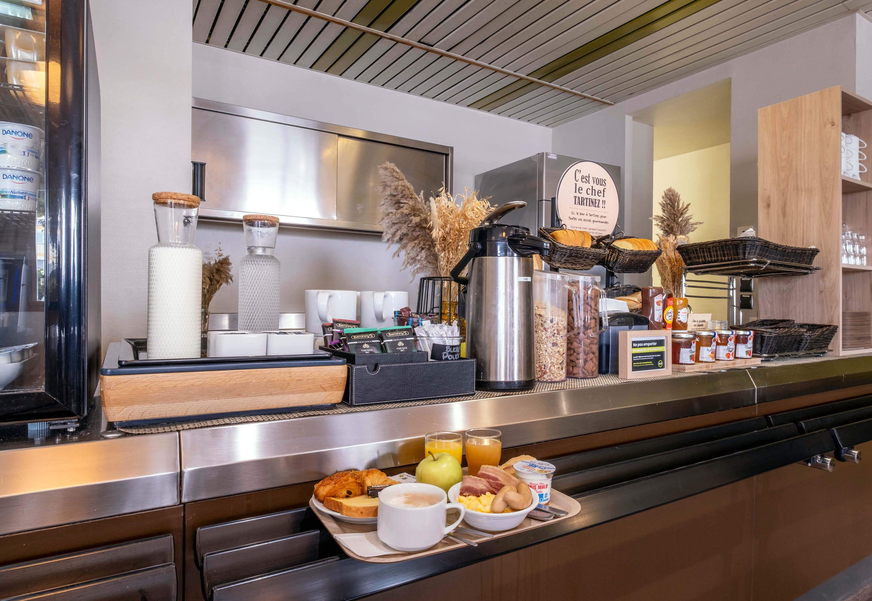 Daily buffet breakfast for a fee