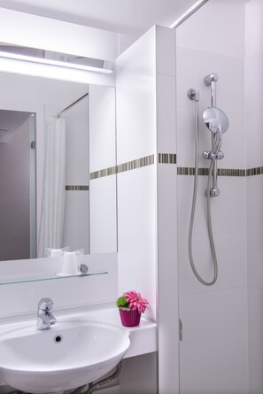 Douche, serviettes fournies