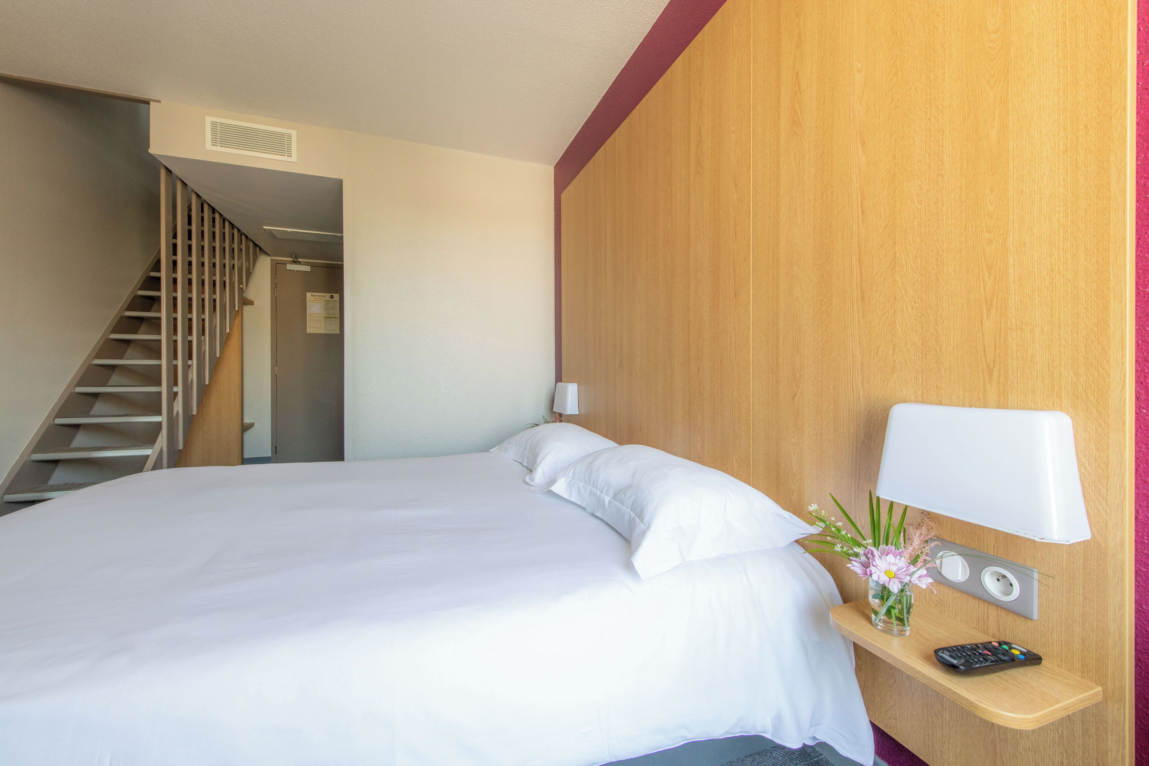 Quadruple Room | Desk, soundproofing, free WiFi, bed sheets