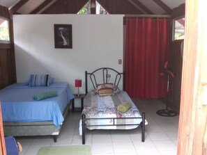 Ropa de cama de alta calidad, camas plegables/adicionales y wifi gratis 