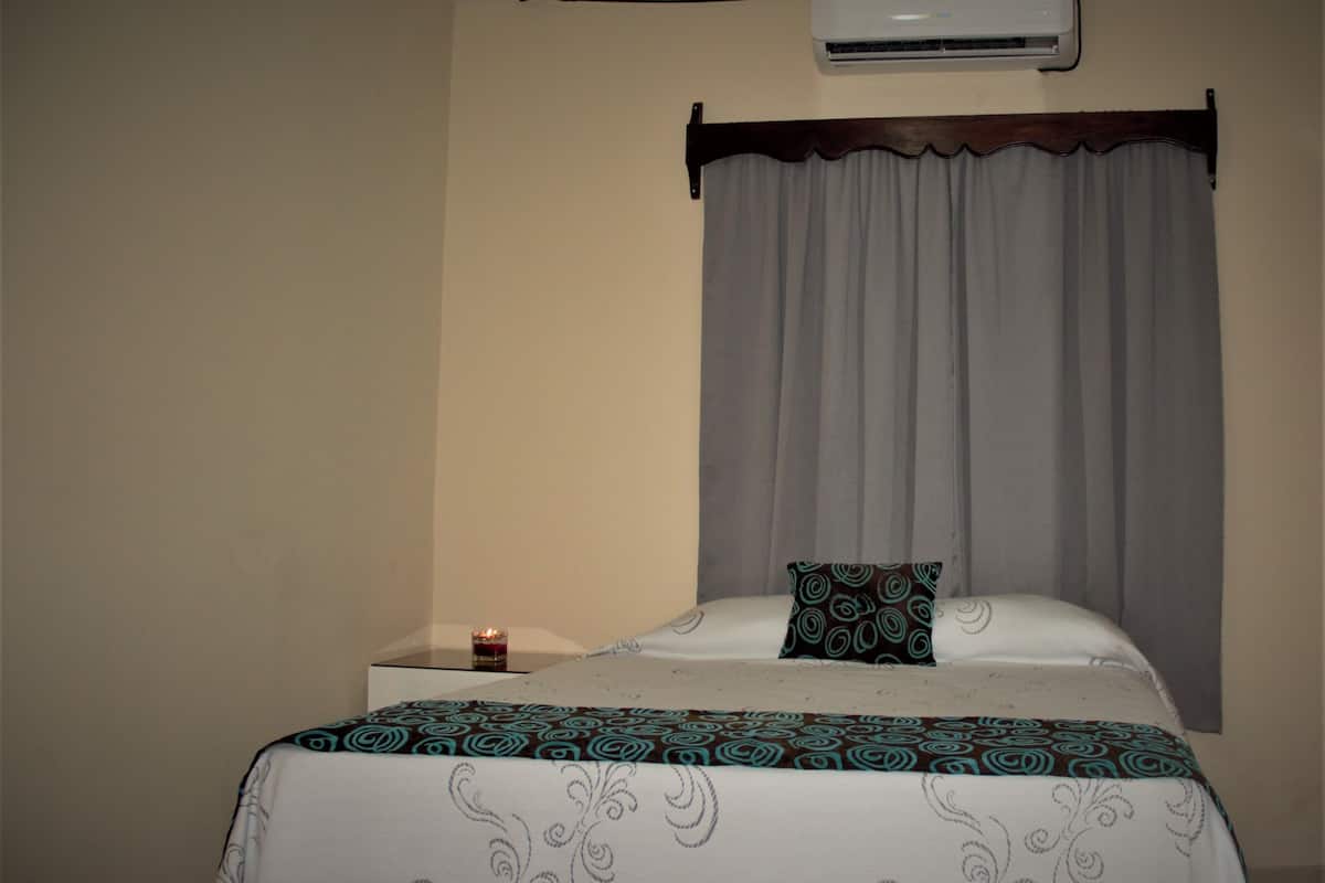Standard Room, 1 Queen Bed