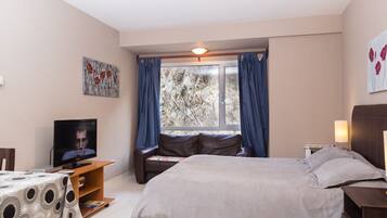 Espacio para trabajar con laptop, cuna de viaje y wifi gratis