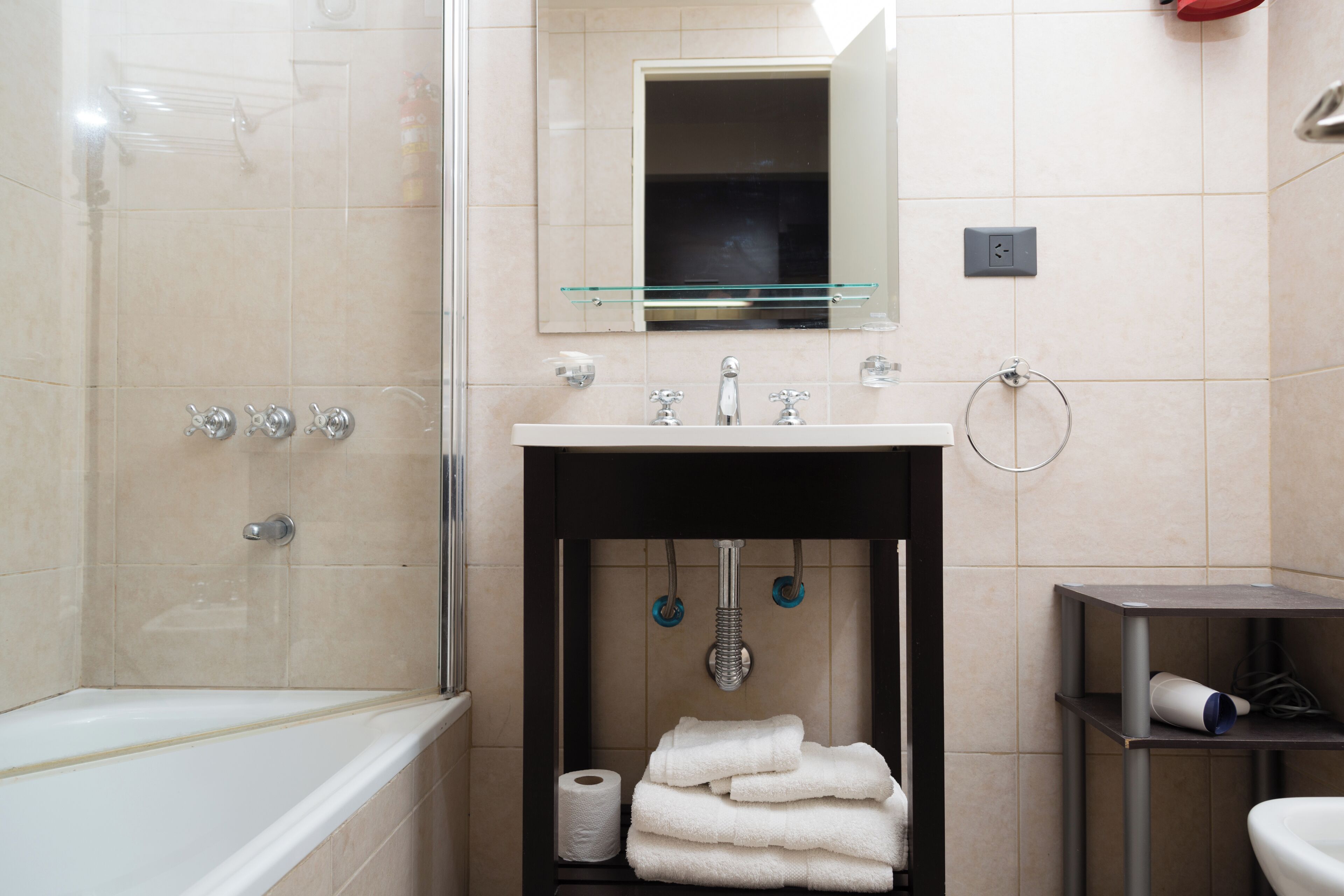 Studio | Kamar mandi | Kombinasi shower/bathtub, pengering rambut,  dan handuk