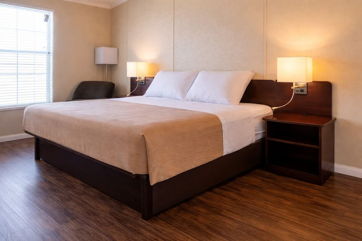 Superior Room, 1 Queen Bed | Desk, iron/ironing board, bed sheets