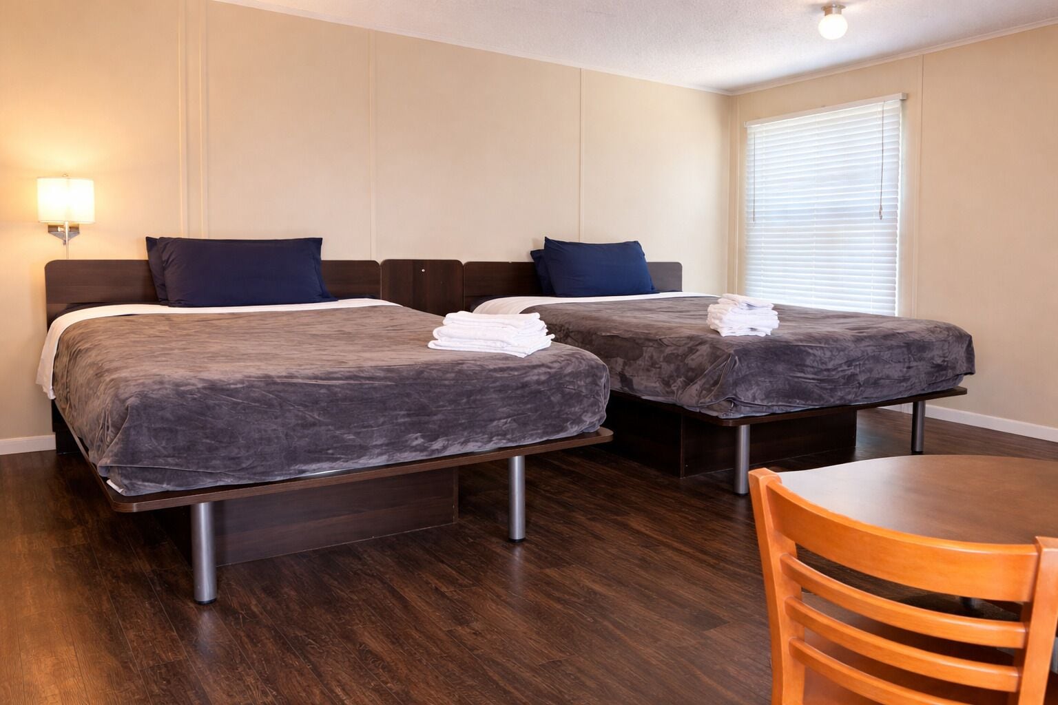 Shale Lodge Pleasanton — photo 10