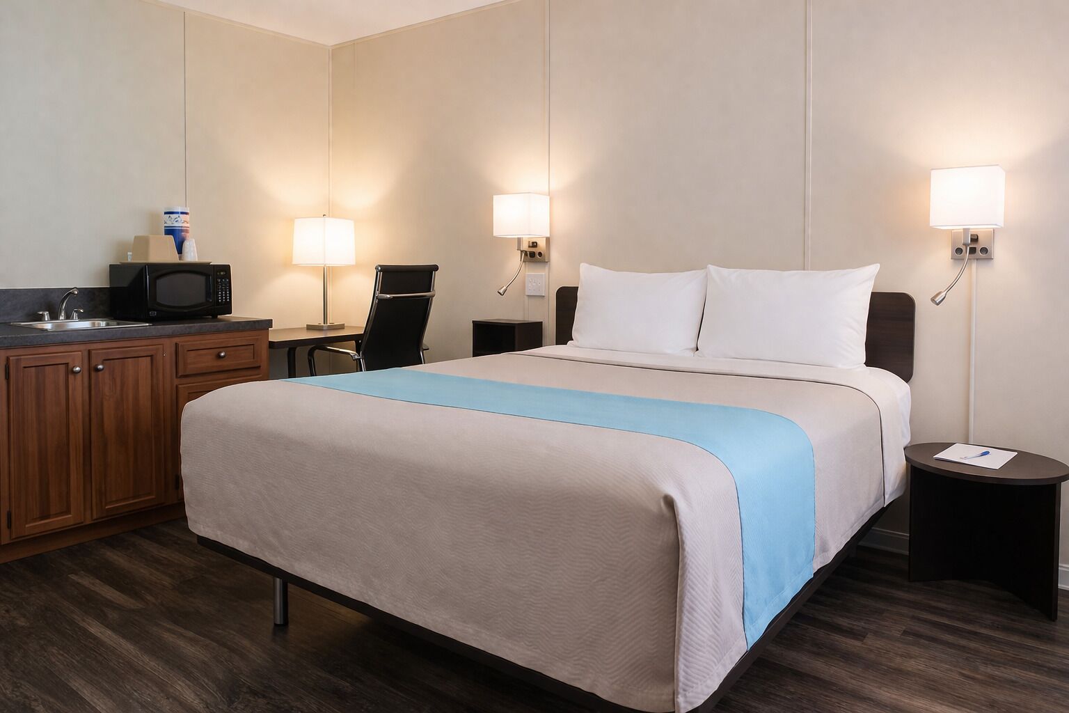 Standard Room, 1 Queen Bed | Desk, iron/ironing board, bed sheets