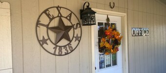 Shale Lodge Pleasanton