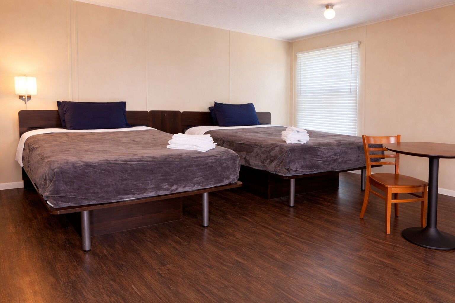 Shale Lodge Pleasanton — photo 9