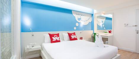 Habitación doble estándar | Caja de seguridad en la habitación, escritorio y camas extra