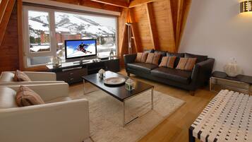 Apartment, 2 Bedrooms (6 People) | Living area | Flat-screen TV