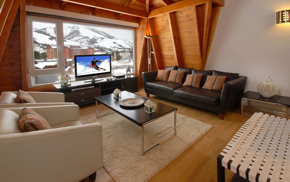 Apartment, 2 Bedrooms (6 People) | Living area | Flat-screen TV - Catedral Apartments (San Carlos de Bariloche)