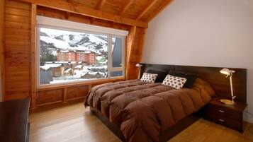 Apartment, 2 Bedrooms (6 People) | Travel crib, free WiFi