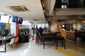 Bar (on property) - ZEN Hostel Decho Road (Bangkok)