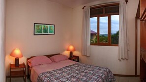 3 habitaciones, caja de seguridad en la habitación y escritorio 