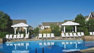 Kolam renang outdoor