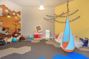 Children’s play area – indoor - BridgeStreet at the Vue (Beachwood)