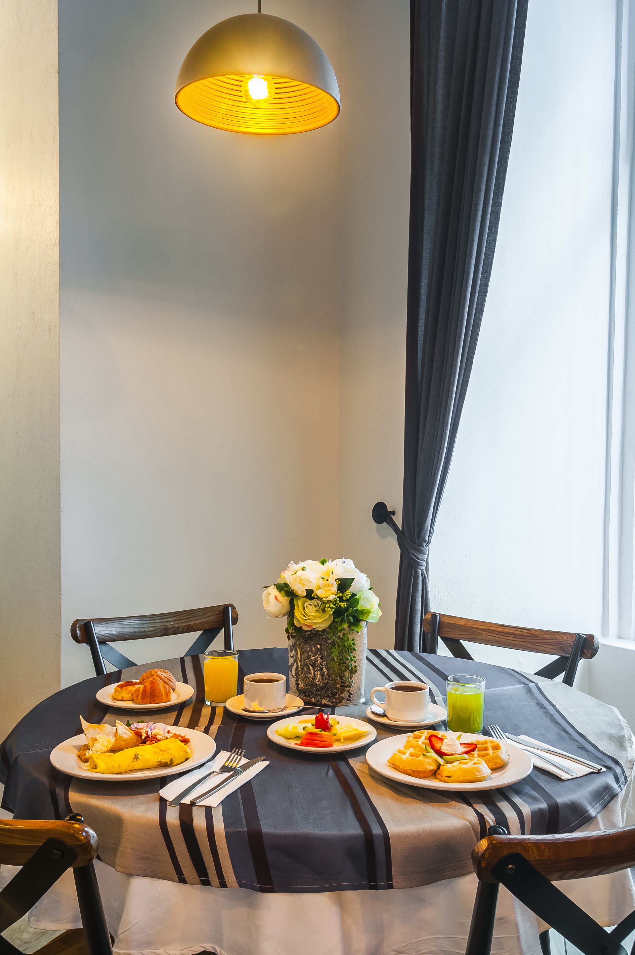 Desayuno buffet (MXN 199 por persona) 