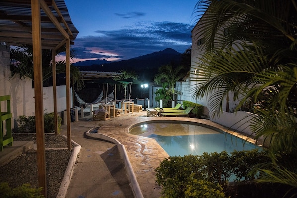 Hồ bơi ngoài trời