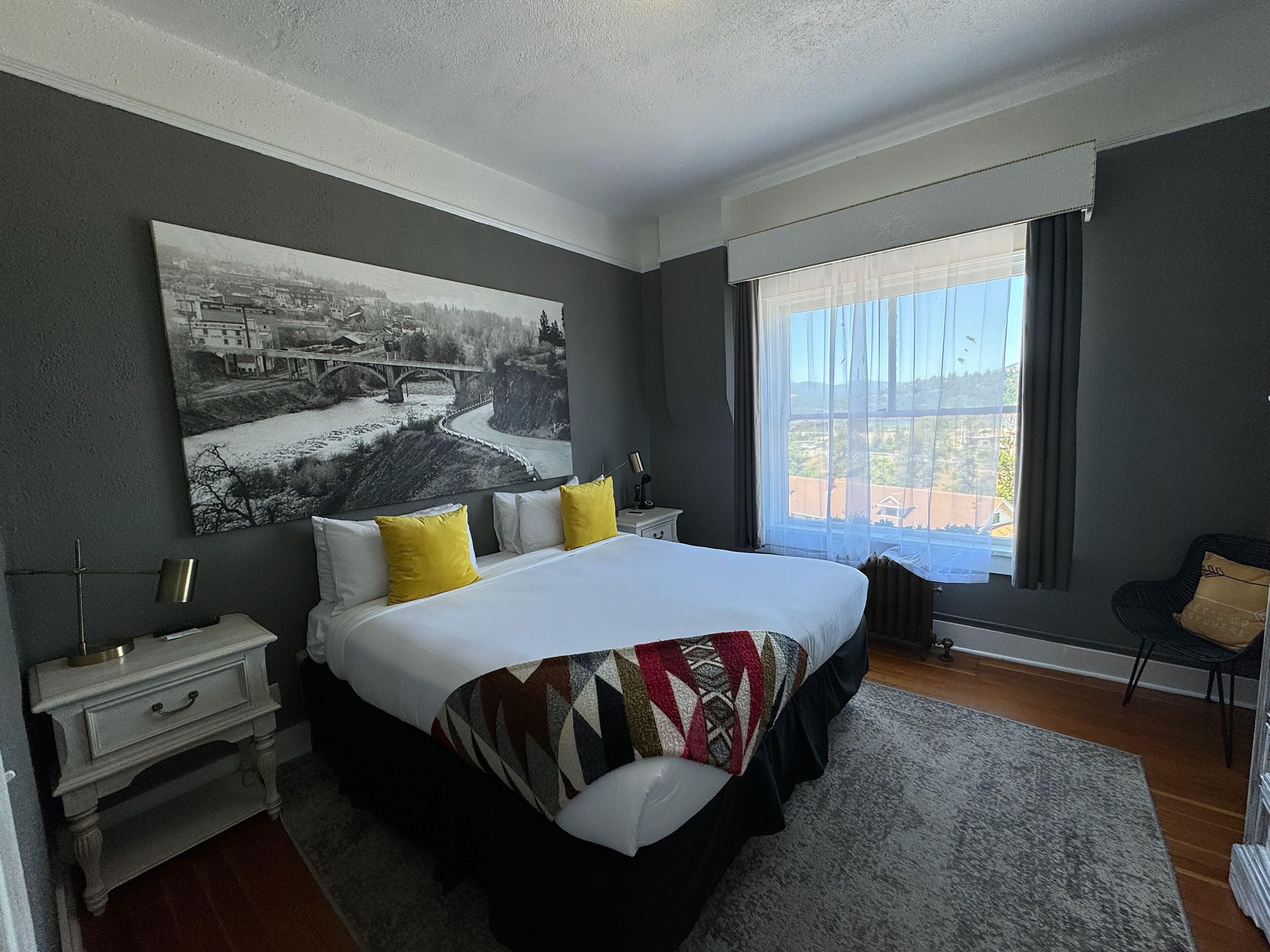 suite, 1 queen bed, kitchen | 1 bedroom, minibar, desk, free wifi