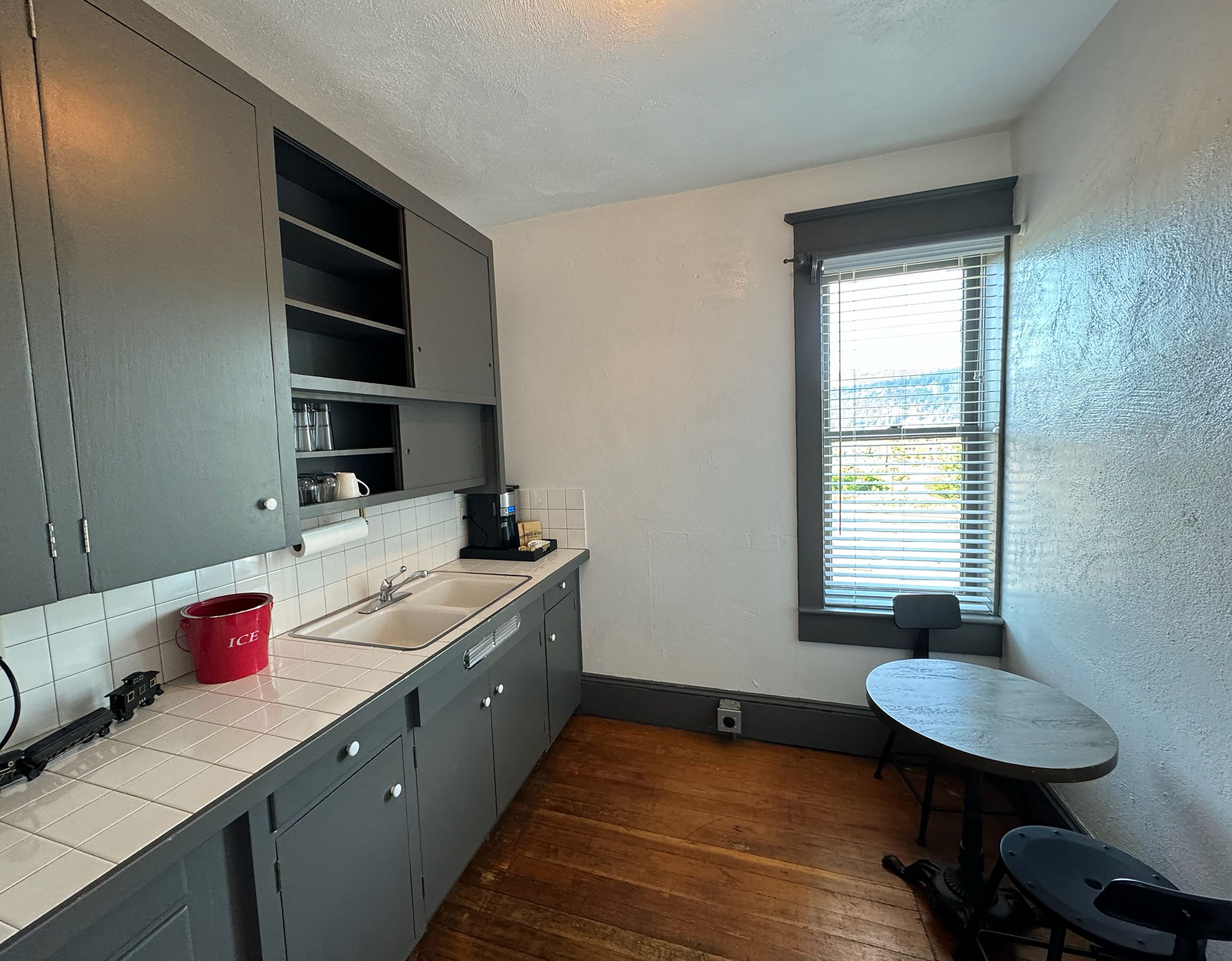 room, 1 king bed, kitchen | private kitchen