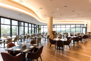 Frühstück, Blick aufs Meer 