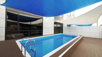 Pool suite, pool Mar-Nov, no pool same-day, maintenance 11:30-13:30, welcome fruit, 1 free extra bed | Terrasse/Patio