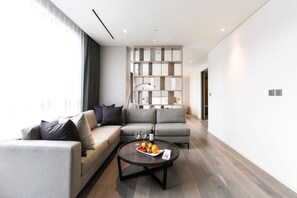 Pool suite, pool Mar-Nov, no pool same-day, maintenance 11:30-13:30, welcome fruit, 1 free extra bed | Living area | 43-inch flat-screen TV with digital channels, TV
