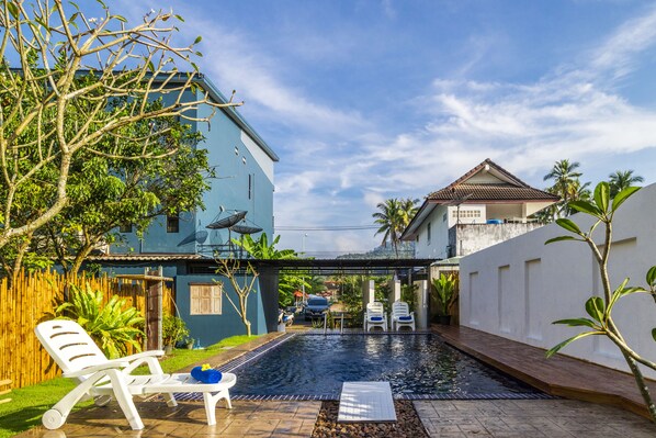 Outdoor pool, sun loungers - S2 Residence (Krabi)
