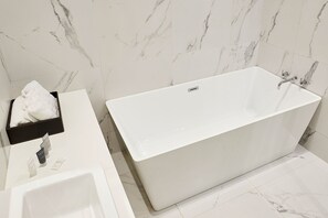 Quarto (Special) | Banheiro | Chuveiro/banheira combinados, banheira de imersão