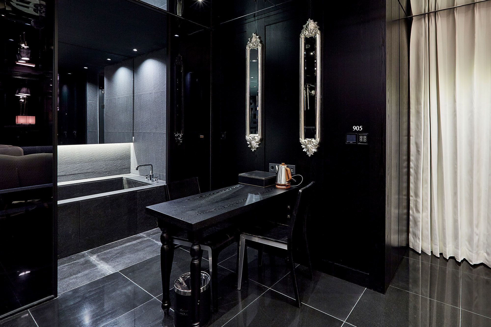 Kamar (Special) | Kamar mandi | Kombinasi shower/bathtub dan bathtub besar