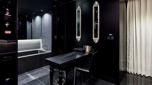 A modern bathroom with a black vanity, a large mirror, and a coffee maker. - Hotel The Artist Yeoksam (Seoul)
