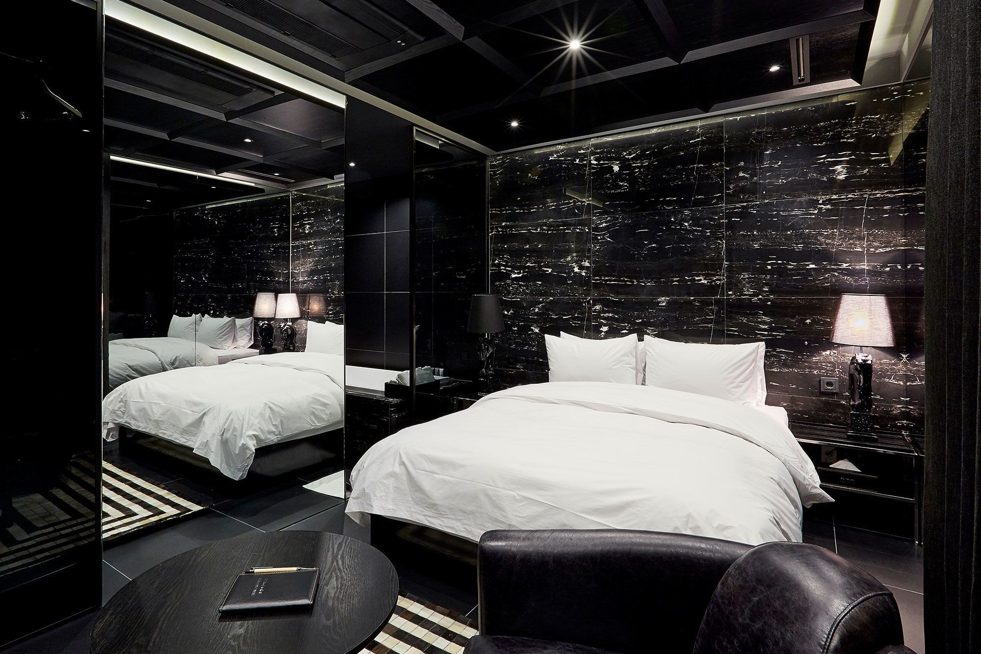 Kamar Premium | Dilengkapi dengan perabotan berbeda-beda dan Wi-Fi gratis