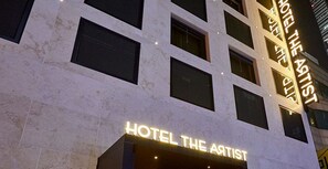 Front of property – evening/night - Hotel The Artist Yeoksam (Seoul)