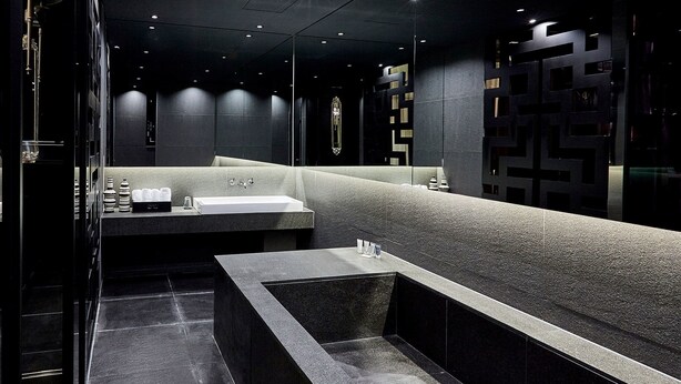 A modern bathroom with a large, rectangular sink and a bench. - Hotel The Artist Yeoksam (Seoul)