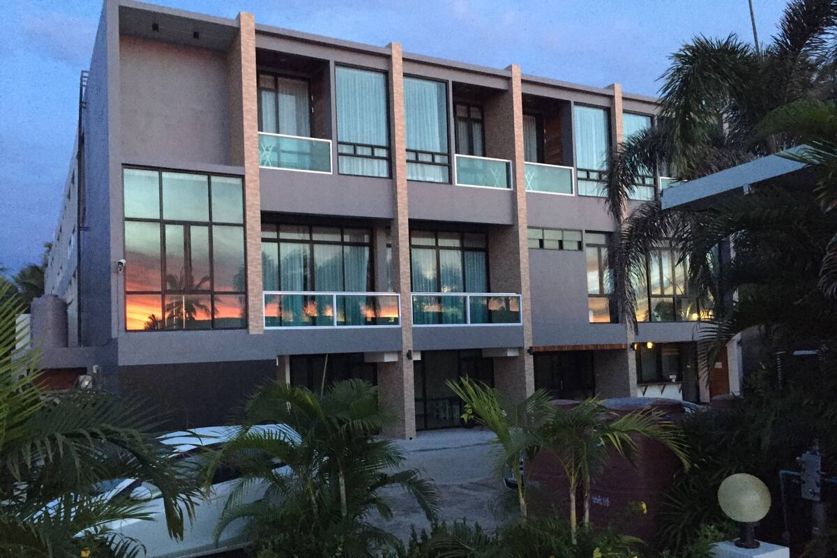 Town Home 1 Bedroom (no. 2) | Balcony