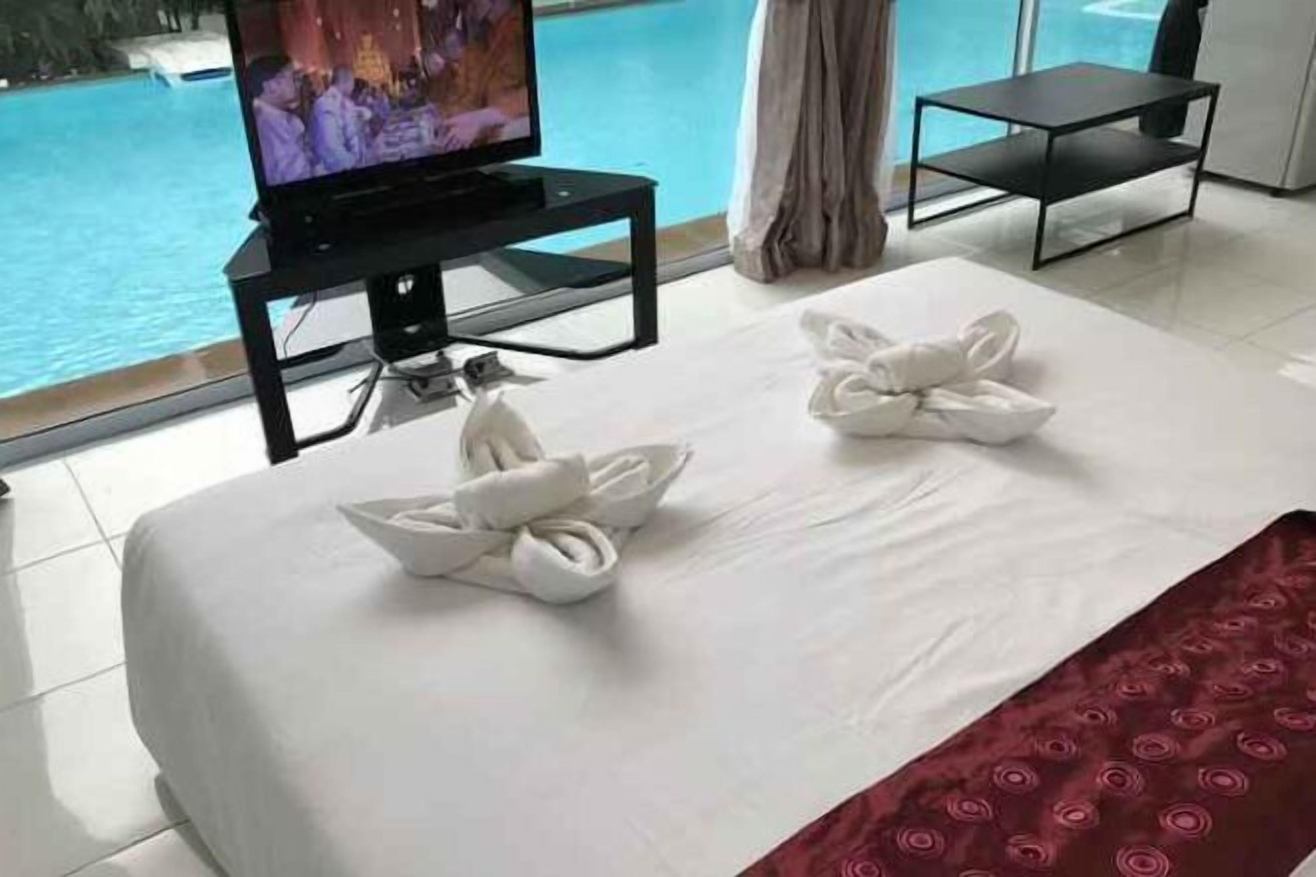 Minibar, desk, blackout drapes, rollaway beds