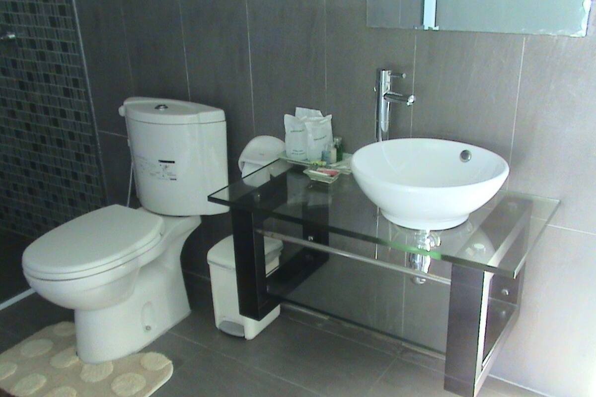 Junior Suite Pool Villa 3 Bedrooms ( Private Pool ) | Bathroom | Shower, free toiletries, bathrobes, towels