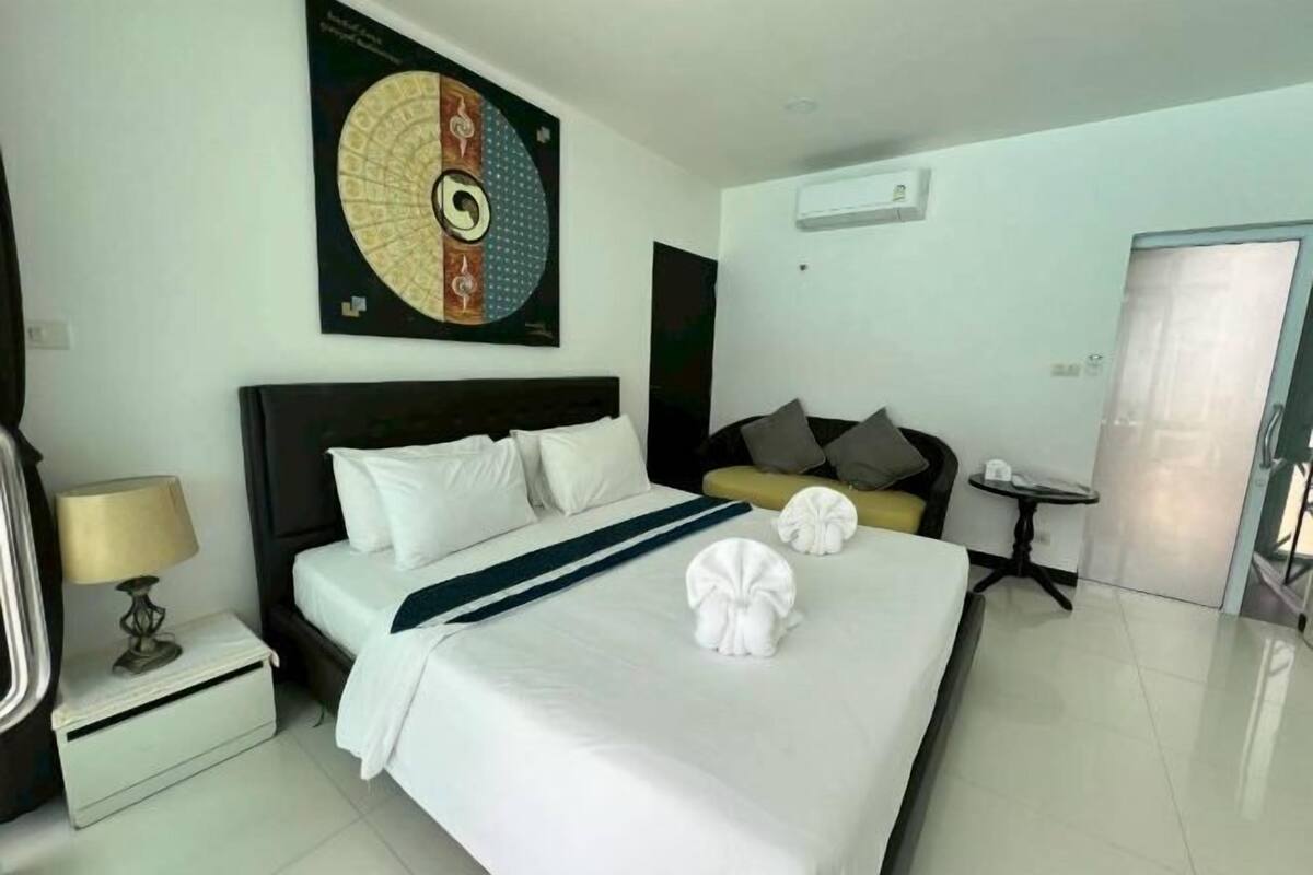 Minibar, desk, blackout curtains, rollaway beds